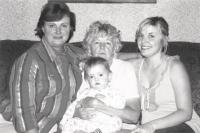 Four generations of women, tracing their ancestry. Susan Griffin, her mother, her
daughter Amanda & her granddaughter Lilianna.