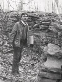 Dick Adams pauses a moment at a 1978 dig of Fort Cassin. Surrounded by the incredible history and archaeology of the region, Mr. Adams will never run out of explorations or enthusiasm.