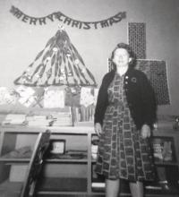 Standing with her third grade class in January of 1962, Isabel Munnett continued to pass on her love of reading and learning to class after class, until her retirement in 1981. 