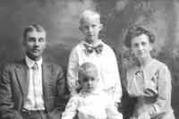 Dean's parents Ara and Lora Jackson with Dean's older brother standing behind him-circa 1918.