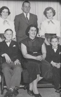Dean and Alberta and their children-Bessie on Dean's right, Janice on his left. Roger on Alberta's right and Richard on her left-early 1950’s.